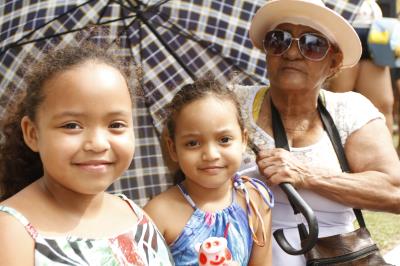Cultura de paz é tema de desfile escolar infantil no bairro da Pedreira