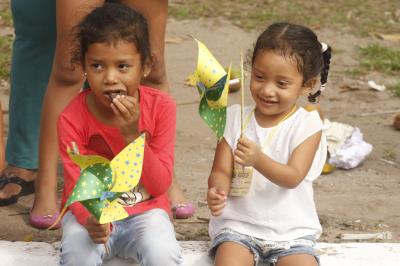 Cultura de paz é tema de desfile escolar infantil no bairro da Pedreira