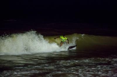 Surf noturno de água doce é novidade no Campeonato Paraense