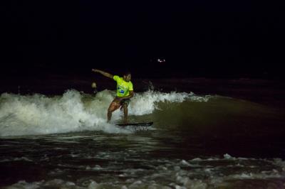 Surf noturno de água doce é novidade no Campeonato Paraense