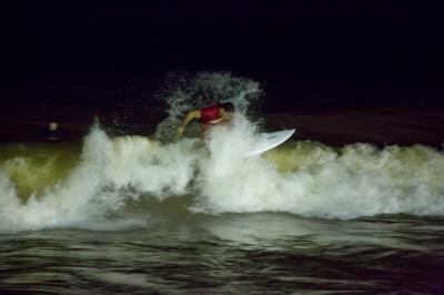 Surf noturno de água doce é novidade no Campeonato Paraense