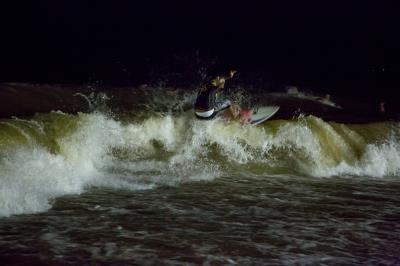 Surf noturno de água doce é novidade no Campeonato Paraense