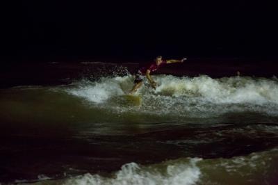 Surf noturno de água doce é novidade no Campeonato Paraense