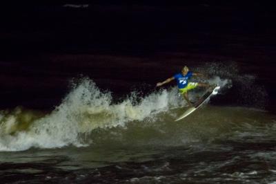 Surf noturno de água doce é novidade no Campeonato Paraense