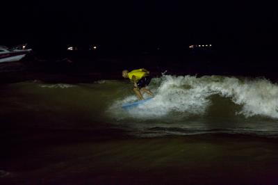 Surf noturno de água doce é novidade no Campeonato Paraense