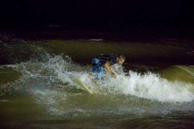 Surf noturno de água doce é novidade no Campeonato Paraense