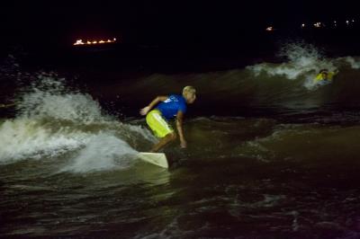 Surf noturno de água doce é novidade no Campeonato Paraense