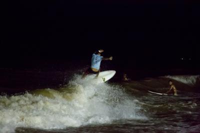 Surf noturno de água doce é novidade no Campeonato Paraense