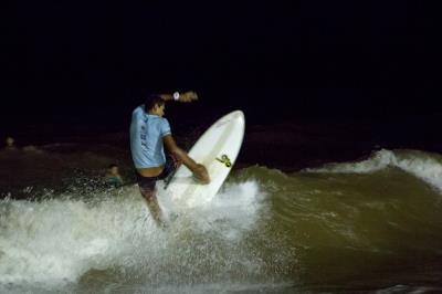 Surf noturno de água doce é novidade no Campeonato Paraense