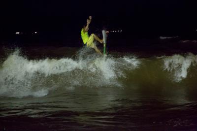 Surf noturno de água doce é novidade no Campeonato Paraense