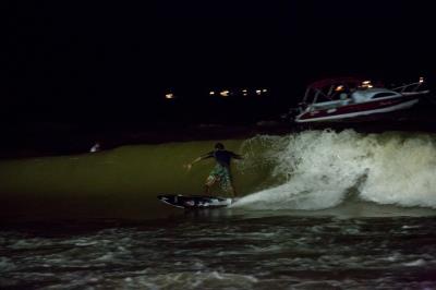 Surf noturno de água doce é novidade no Campeonato Paraense