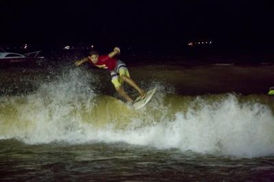 Surf noturno de água doce é novidade no Campeonato Paraense