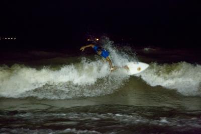 Surf noturno de água doce é novidade no Campeonato Paraense