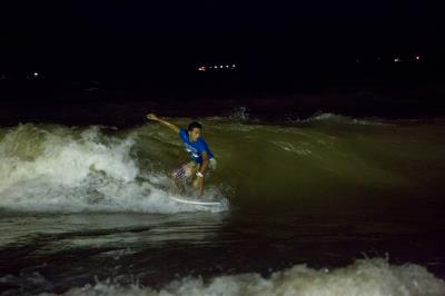 Surf noturno de água doce é novidade no Campeonato Paraense