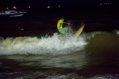 Surf noturno de água doce é novidade no Campeonato Paraense