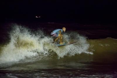Surf noturno de água doce é novidade no Campeonato Paraense
