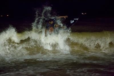 Surf noturno de água doce é novidade no Campeonato Paraense