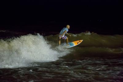Surf noturno de água doce é novidade no Campeonato Paraense
