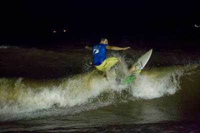 Surf noturno de água doce é novidade no Campeonato Paraense