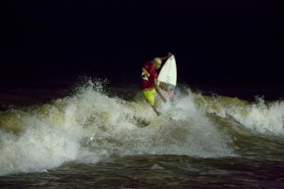 Surf noturno de água doce é novidade no Campeonato Paraense