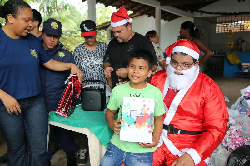 Festa e distribuição de brinquedos encerram atividades do projeto Anjos da Guarda em 2017