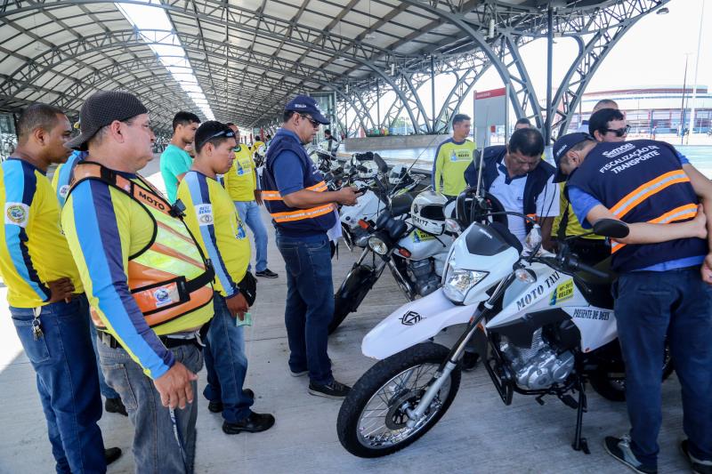 Mototaxistas habilitados em licitação têm veículos inspecionados pela Semob