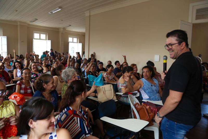 Semana da Mulher Empreendedora reúne 160 artesãs para oficinas de crochê e profissionalização