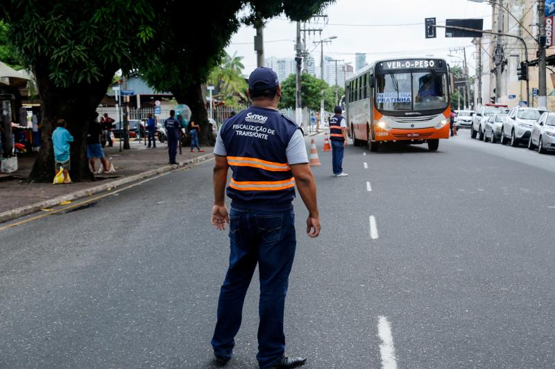 Prefeitura realiza ação de ordenamento nas paradas de ônibus