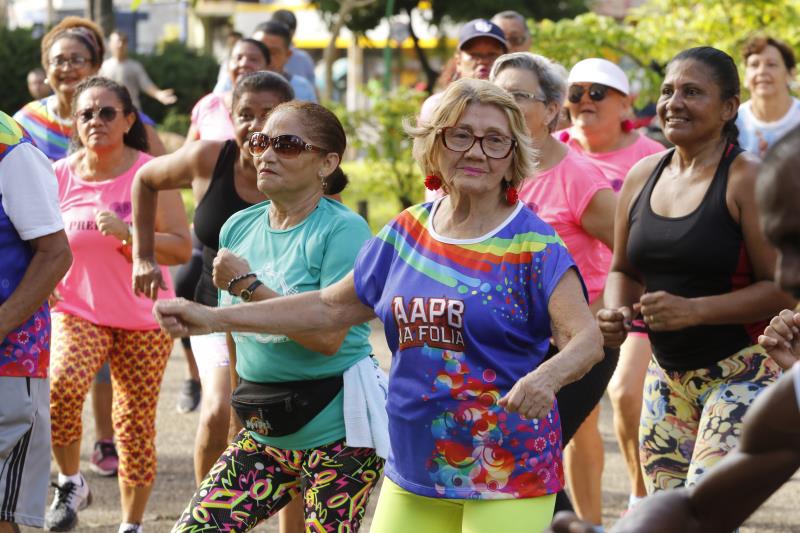 Academia ao Ar Livre é reinaugurada na praça Brasil