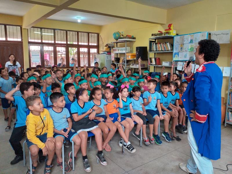 Alunos da escola municipal Maria Madalena Raad participam de evento literário 