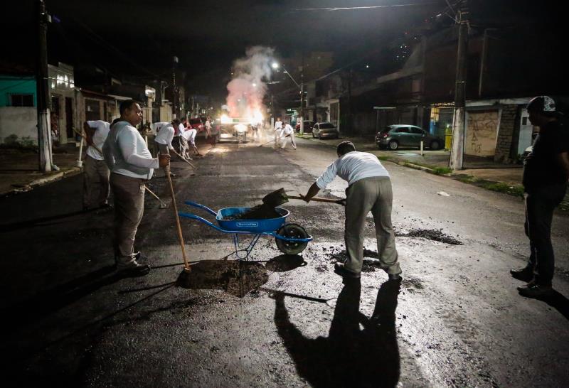 Serviços de pavimentação asfáltica são intensificados em toda cidade