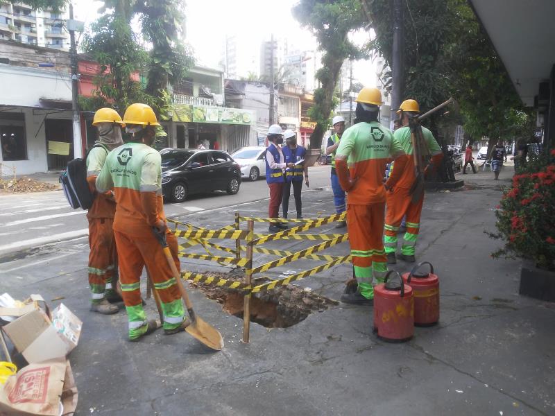 Arbel fiscaliza serviços de substituição de rede de abastecimento de água