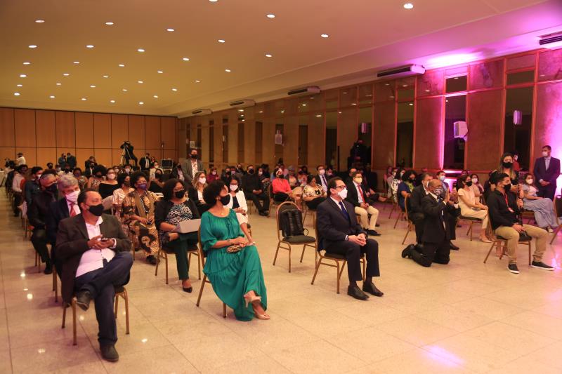 Governo de Edmilson tem 50% de mulheres no comando