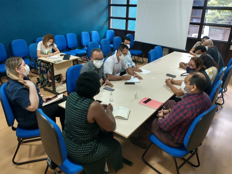 Prefeitura mantém aberta mesa de negociações com servidores grevistas da Semec