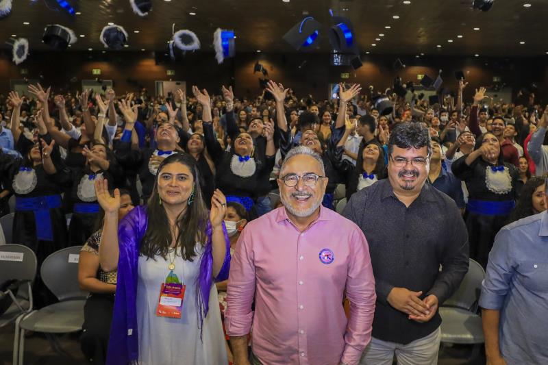 Prefeitura realiza festa para comemorar alfabetização de 1.215 jovens, adultos e idosos