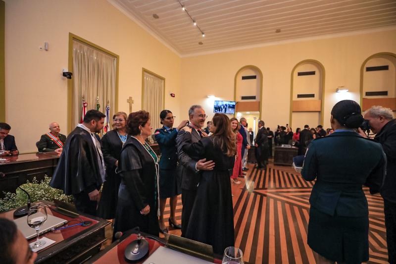 Prefeito de Belém recebe medalha da Ordem do Mérito do Tribunal de Justiça do Pará