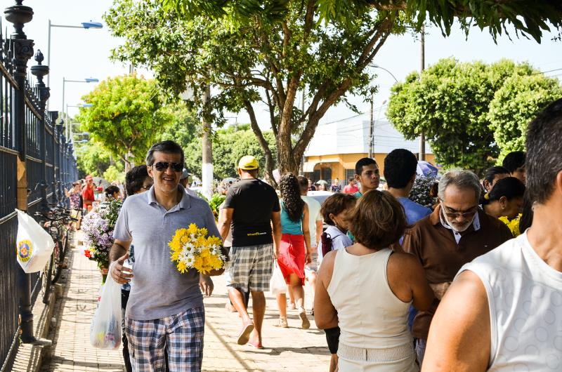 Feriado de finados movimenta cemitérios e visitação supera estimativa de 60 mil pessoas