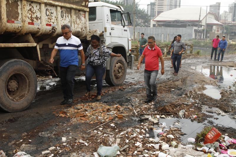 Prefeitura intensifica ações de limpeza e dragagem de canais
