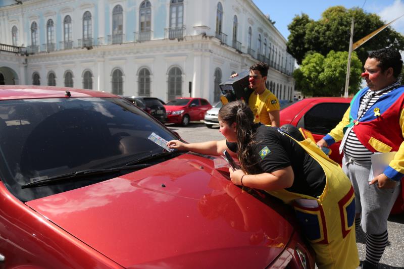 Motoristas recebem orientações em campanha educativa