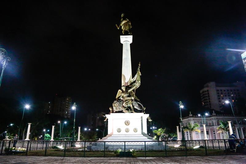 Praça da República é devolvida à população totalmente restaurada