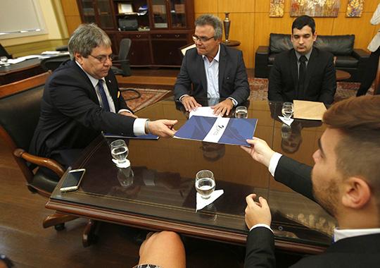 Prefeitura de Belém entrega títulos fundiários ao TJPA