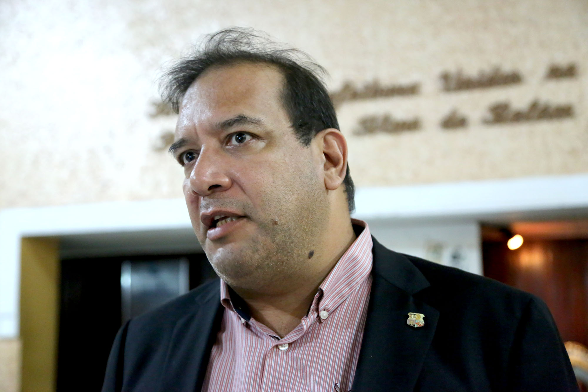 Campanha chama atenção para prevenção, diagnóstico e tratamento da Aids