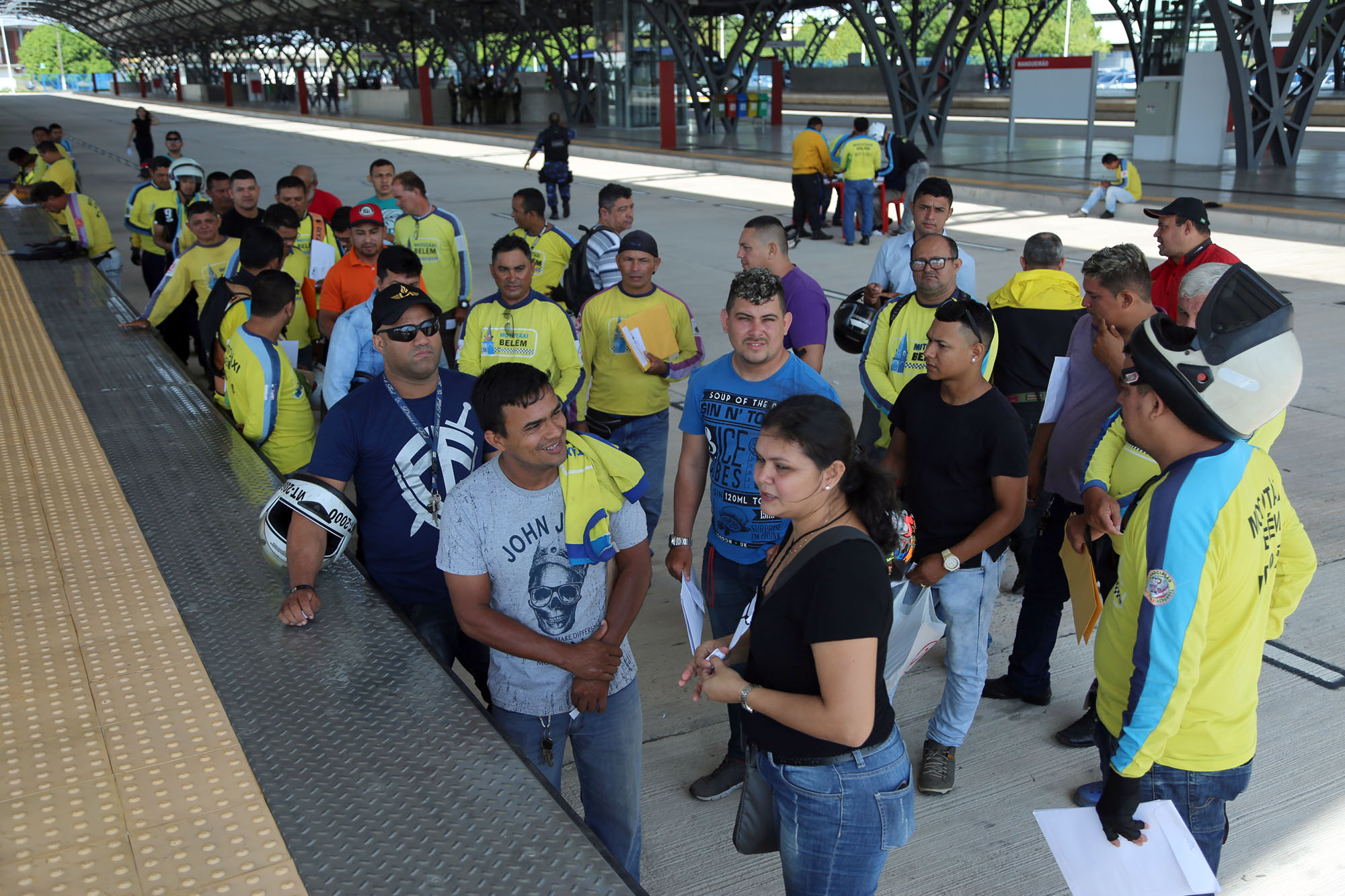 Semob recebe documentos de mototaxistas para nova licitação