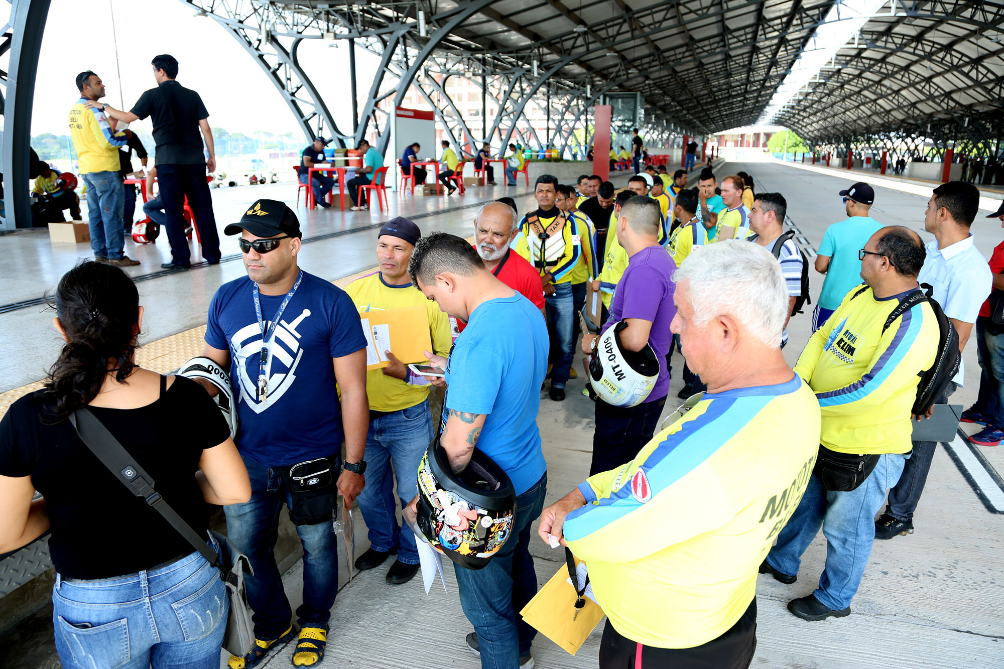 Semob recebe documentos de mototaxistas para nova licitação