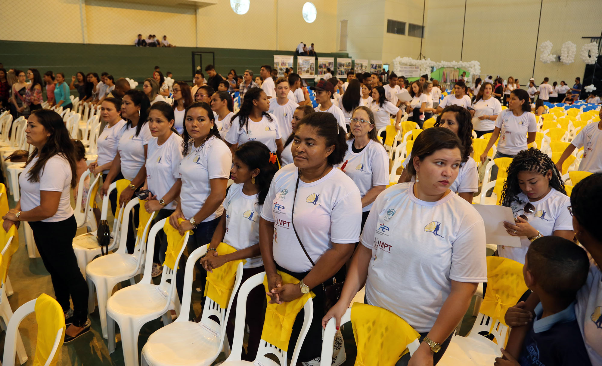 Jovens e adolescentes de projeto de ressocialização concluem cursos profisionalizantes