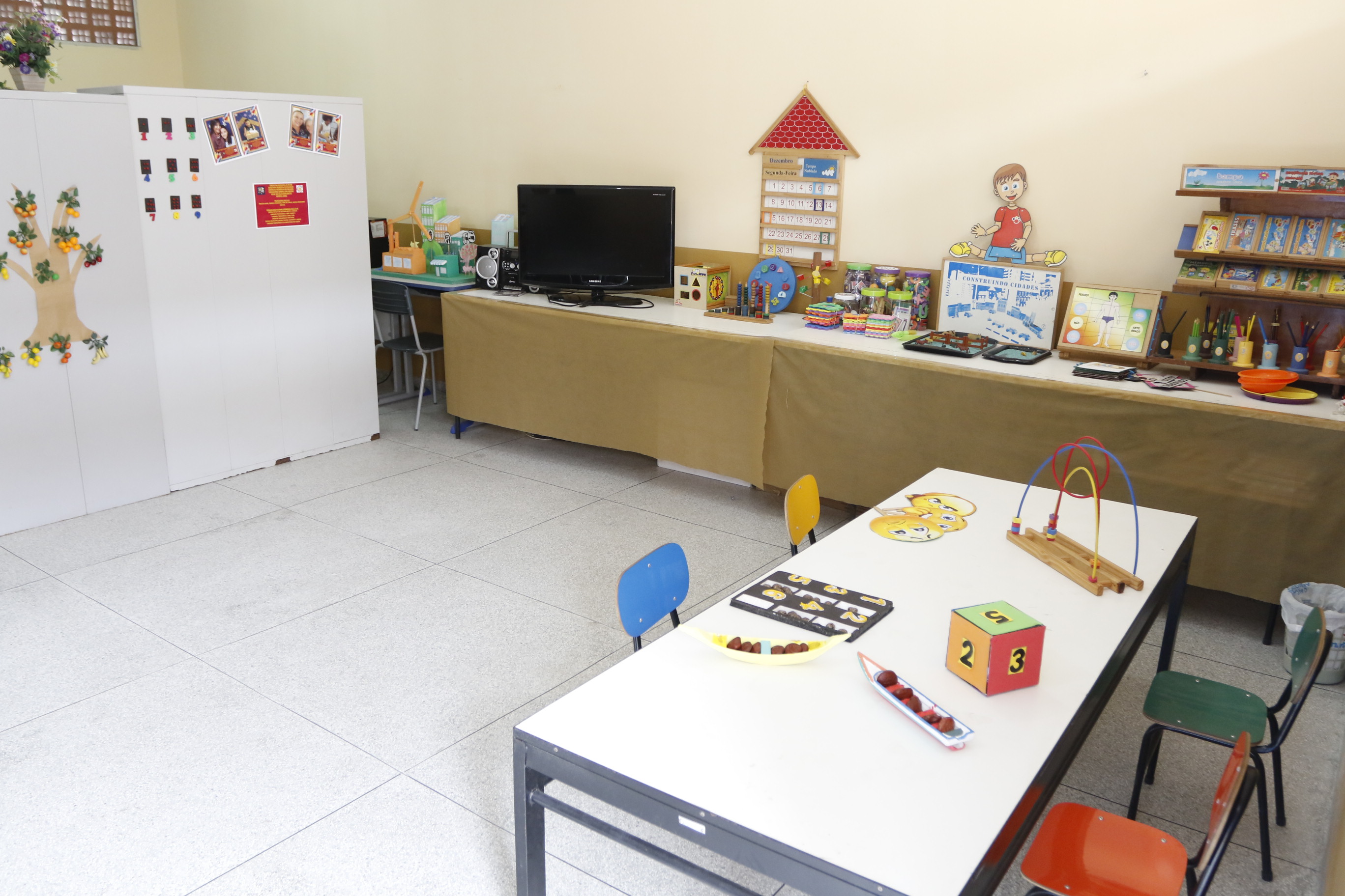 Bairro do Marco recebe escola revitalizada e com salas climatizadas
