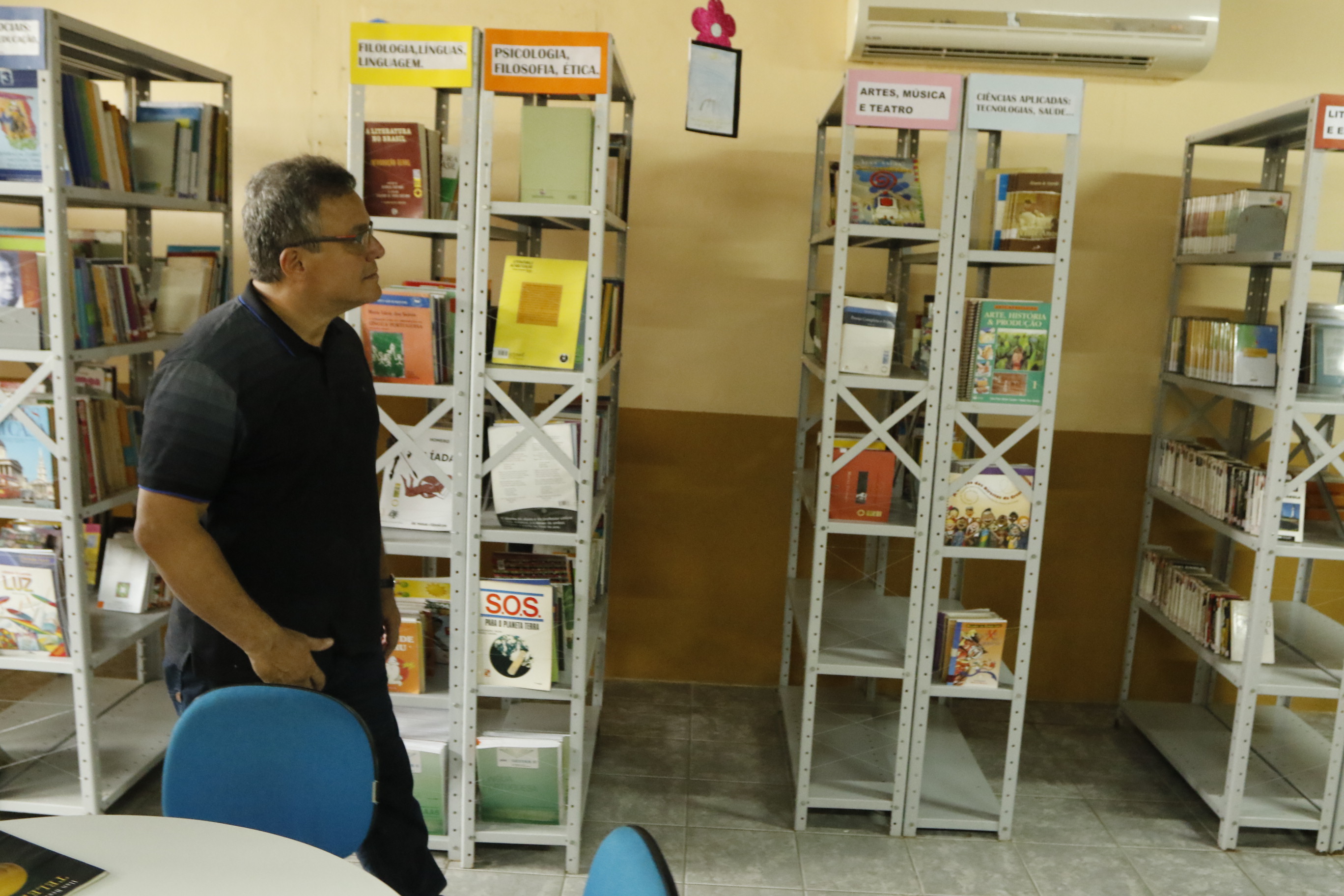 Bairro do Marco recebe escola revitalizada e com salas climatizadas