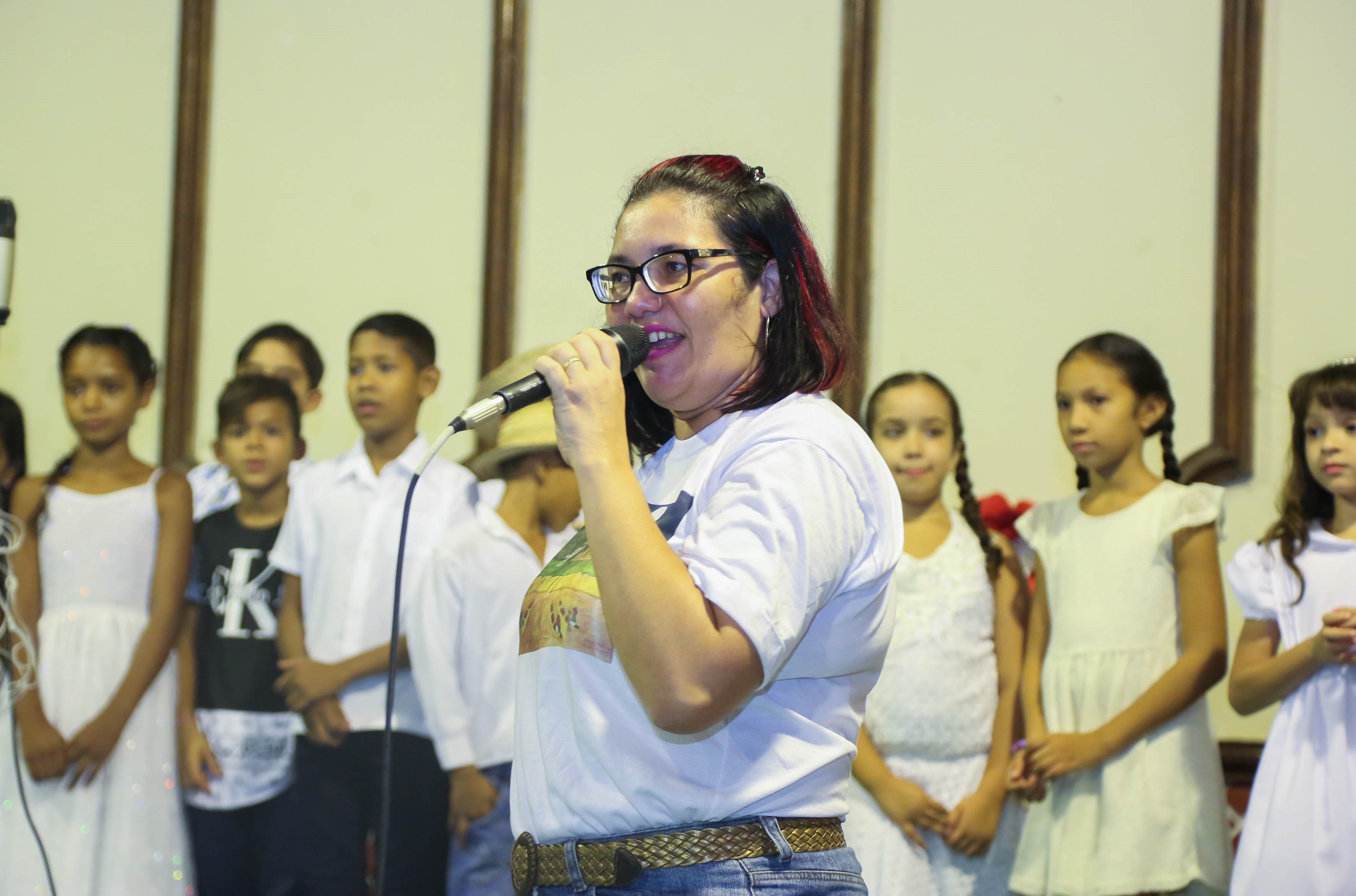 Alunos da Escola Bosque emocionam com apresentação de Cantata Natalina