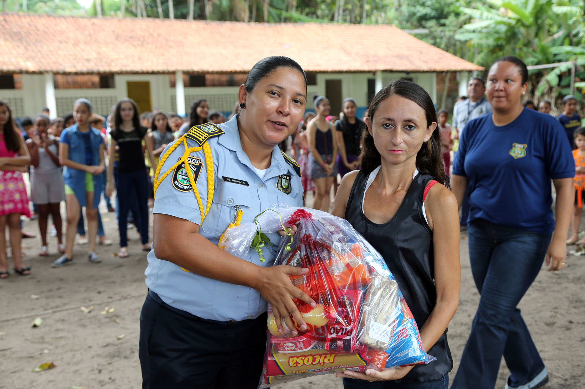 Festa e distribuição de brinquedos encerram atividades do projeto Anjos da Guarda em 2017