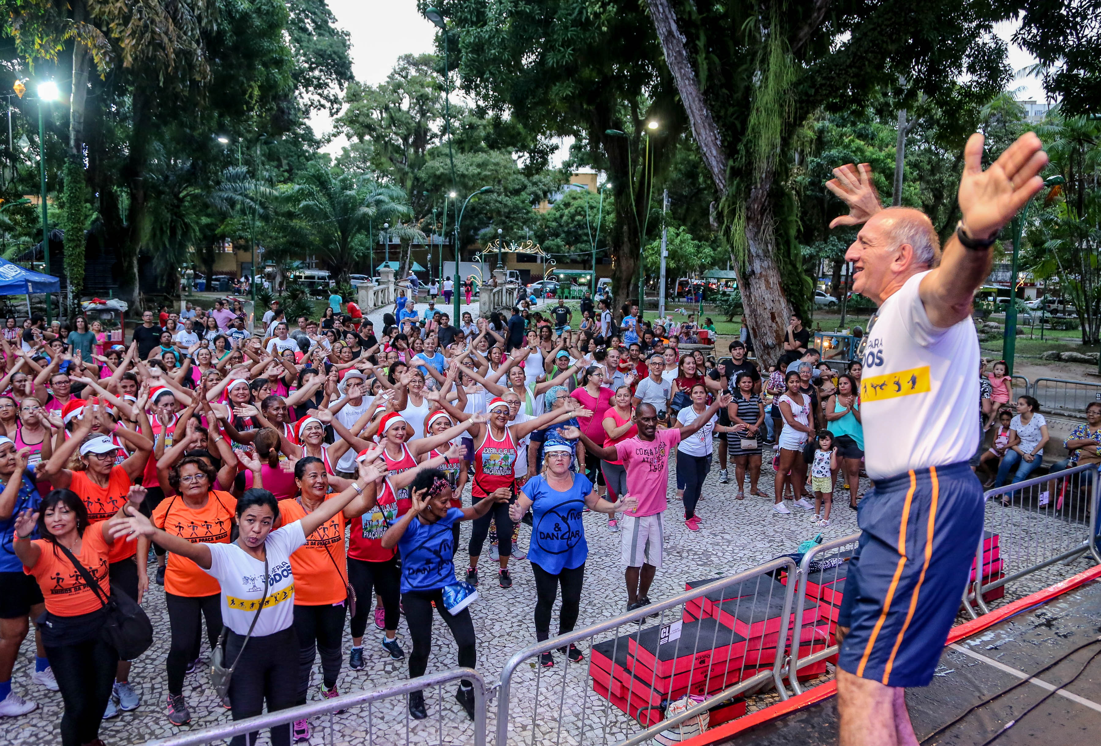 Atividades do semestre nas Academias ao Ar Livre se encerram com confraternização